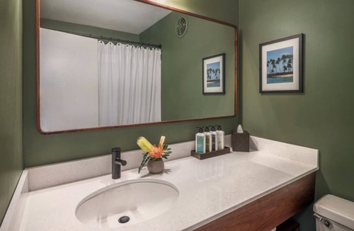 Historic Kailua Village Hotel | Island Base w/Pool, Daily Yoga & Urban Bikes – Relax or Adventure Freely