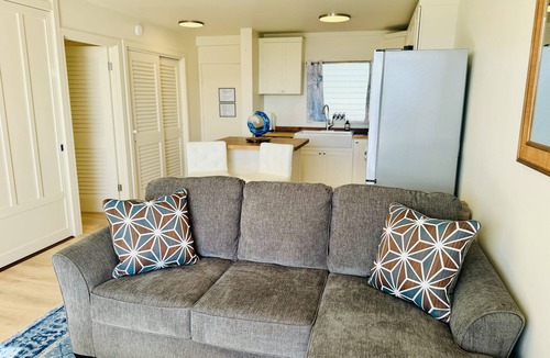 Historic Kailua Village Condo | Island Glow Kailua Village, AC and ocean views in the heart of Kailua Kona