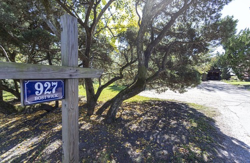 Wanchese House | Island Waterfront Estate, Sunsets, boat basin, Close Beaches, Sleeps12, dogs OK