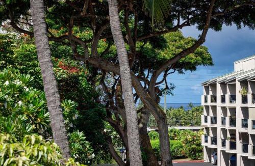 Historic Kailua Village House | Kailua Bay Resort 4-206 Corner Oceanview Downtown Unit