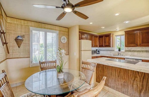 Kapaa Condo | Kapaa Condo with Shared Pool Just Steps from the Beach