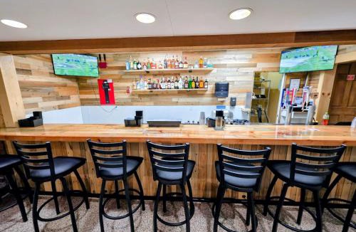 Sherman Station Hotel | Katahdin Inn & Suites