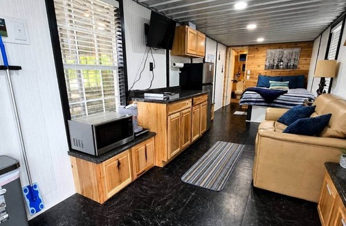 Uncertain Boat Rental | Keepin It Reel on Caddo Lake Houseboat - Kayaks - Waterfront - Great View