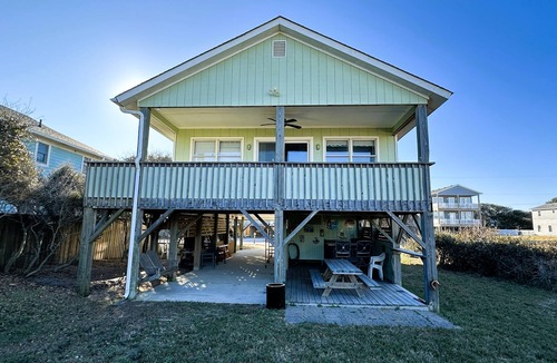 Kitty Hawk House | KH4231- Just One Block Off the Beach! 3 BRs, Close to Beach, Dog Friendly!