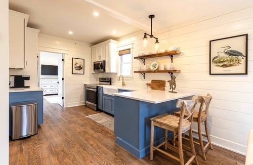 West Dundee Apartment | Kildahl House - Boutique Farmhouse Suite #3