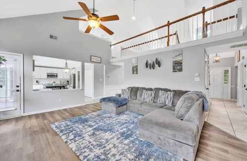 Charlotte House | King Bed - Large Yard - Near UNCC - Concord Mills