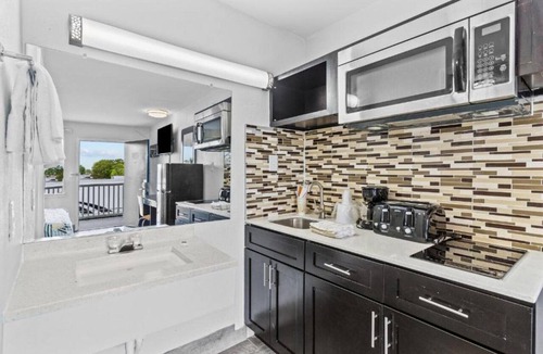 Wilmington Apartment | King Bed|Mobil Acc|Tub|Nsmk|Kitchen