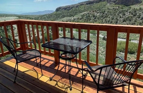 Mount Charleston Hotel | King Suite Comfort w/Free Parking & Year-Round Entertainment in the Pines!