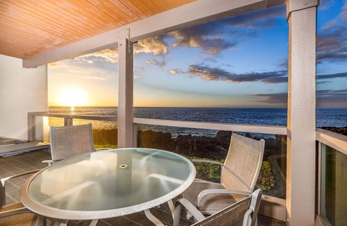 Kahaluu Bay Condo | KKSR#5201 DIRECT OCEANFRONT, BEST 2ND FLOOR CORNER, REMODELED & EXQUISITE!