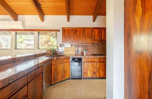 Kailua-Kona Villa | Kona Escape with Pool Expansive Lanai Stunning Sunset Views