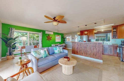 Kailua-Kona House | Kona Home with Ocean Views, Lanai, Private Gazebo & Firepit