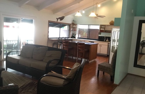 Kahaluu Bay House | Kona Lighthouse Hawaii - FAMILY BEACH HOUSE