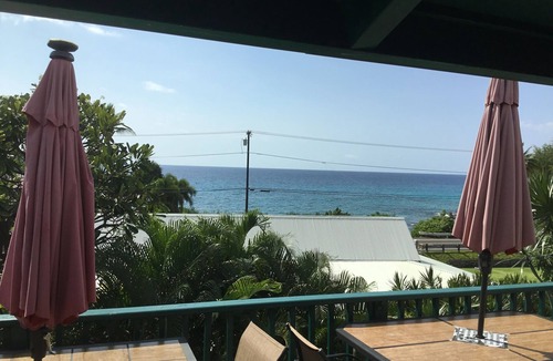 Kahaluu Bay House | Kona Lighthouse Hawaii - FAMILY BEACH HOUSE