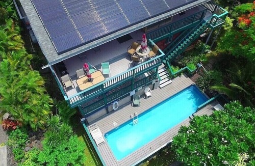 Kahaluu Bay House | Kona Lighthouse Hawaii - FAMILY BEACH HOUSE