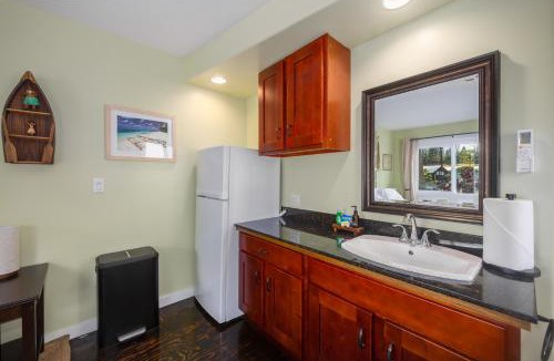 Historic Kailua Village Apartment | Kona Polynesian King - Tropical Island Soul