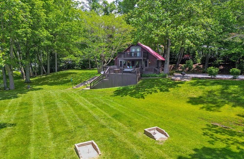 Topton Cabin | Lake Front Cabin with Private Dock, Hot tub and Fire Pit
