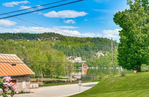 Barton Apartment | Lake & Mtn Views: Vermont Couple's Retreat!