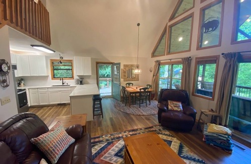 Robbinsville House | Lake Santeetlah - Lake Front - Mountain Home in Quite Cove