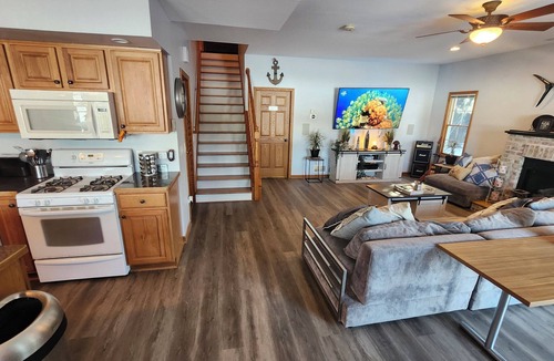 Ingleside Cottage | Lakefront Bliss: Your Ultimate Vacation Haven Surrounded by Nature