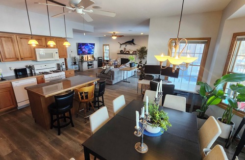 Ingleside House | Lakefront Bliss: Your Ultimate Vacation Haven Surrounded by Nature