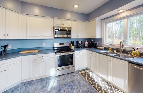 Henrico House | Lakefront Escape - Private Dock + Firepit + Sunset Views- Perfect for Families