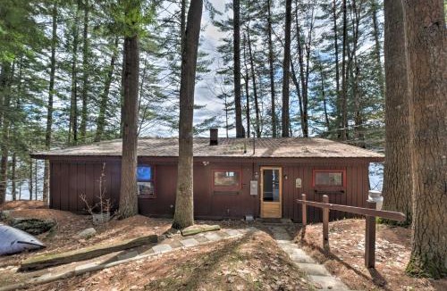 Hartford House | Lakefront Hartford Cabin w/Canoe & Boat Ramp