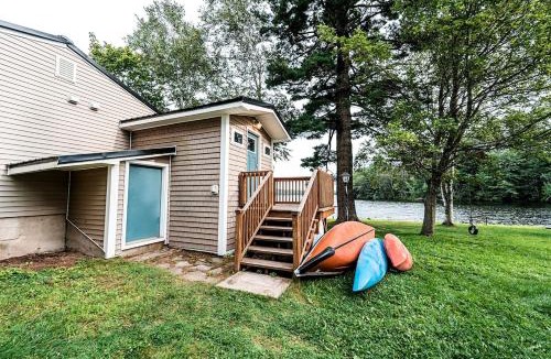 Winthrop House | Lakefront Homey Cottage Offering Pristine Views of Cobosseecontee Lake from the Deck in Winthrop, Maine