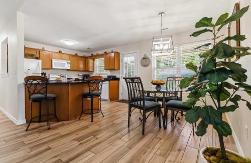 Springdale House | Lakeside Getaway - Next to Beaver Lake