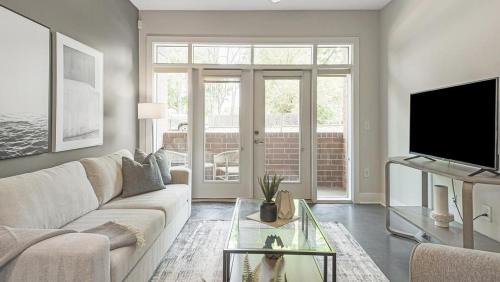 NoDa Apartment | Landing Modern Apartment with Amazing Amenities (ID9376X34)