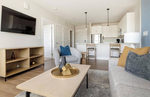 Hickory Apartment | Landing | Stunning 2BD, Clubhouse, Gym