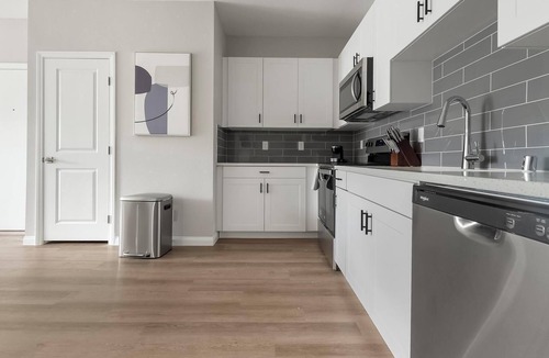 Townsite Apartment | Landing | Stylish 2BD, Rooftop Lounge, Pool