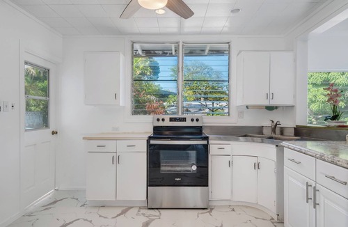 Lanikai House | Lanikai Loop 3-bedroom 2-bath house, with lovely yard, a quiet relaxing getaway.