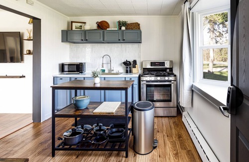 Lockport Apartment | Laundry Room Access, Near Hwy, Convenient Parking Just A Few Feet Away