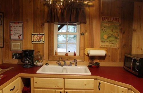 Fancy Gap Cabin | Laurel Thicket at Do Drop Inn Cabin Rentals