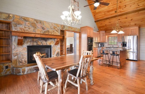Blue Ridge Cabin | !Layered Mtn Views! Sleep 13! 5000 sq ft! 5min to Blue Ridge!
