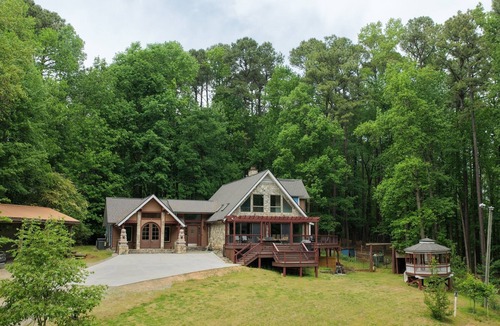 Umstead Villa | Lioncrest Estate | Pickleball Cinema Near RDU 5-Acres