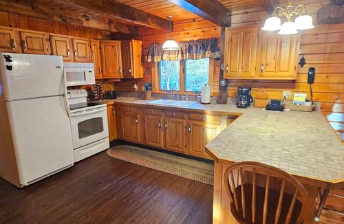 Beaver Cove Cabin | Little Moose Lodge *Lake Access*Pet Friendly*A/C*Washer/Dryer