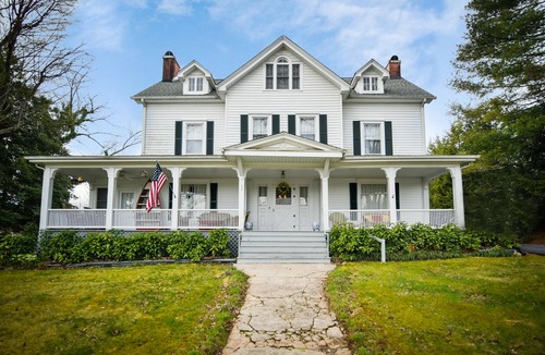 Waynesville Bed & Breakfast | Love Lane Bed & Breakfast