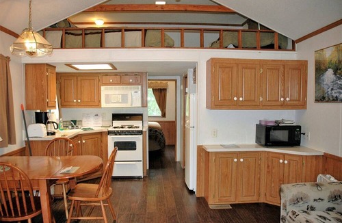 Cooper Landing Cabin | Lovely Cabin with Lofted Interior Perfect for Nature Lovers in Alaska