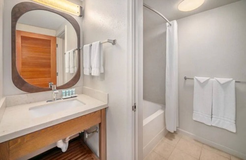 Kahului Hotel | Lovely Hawaii Retreat | 3 Gorgeous Ocean View Rooms w/Pool and Beach Access