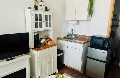 Colington Apartment | Lovely studio apartment with an indoor electric fire place
