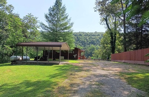 Flippin House | LOWEST FALL RATES ON THE WHITE RIVER! AMAZING FLY & SPIN FISHING IN BACKYARD!