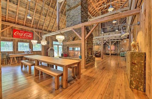 Zenda House | Luxe Barndominium w/Home Gym, Theater, & More!