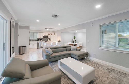 Driftwood House | Luxe Oasis with Pool, Hot Tub and Sauna close to HARD ROCK CASINO