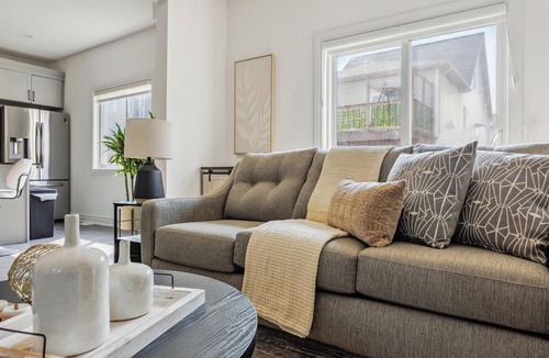 Innisfil House | Luxurious and Beautiful Home in Barrie