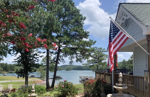 Dawsonville House | LUXURIOUS LAKEFRONT HOME, UNOBSTRUCTED VIEWS OF LAKE LANIER, NEAR ATTRACTIONS