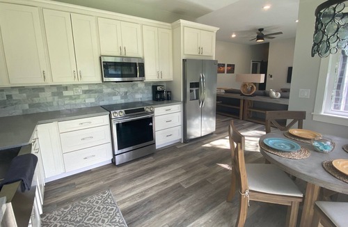 Lanikai House | Luxury 2 bd 2 bath - world famous Lanikai Beach - less than 5 min walk to water!