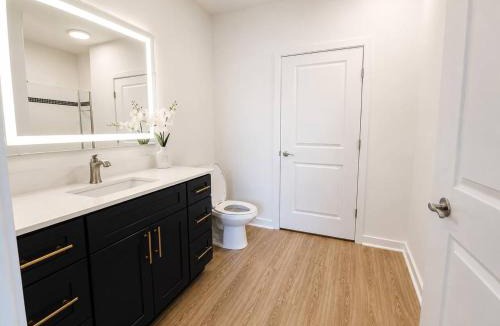 Cherry Apartment | Luxury 2BR Near Uptown Pool, Gym, BBQ