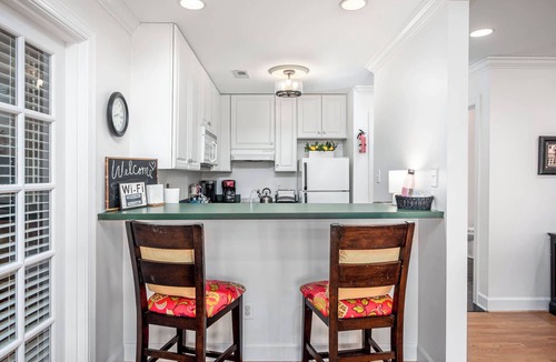 Chapel Hill Apartment | Luxury Golf View Retreat in Governors Club