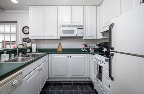 Chapel Hill Apartment | Luxury Golf View Retreat in Governors Club